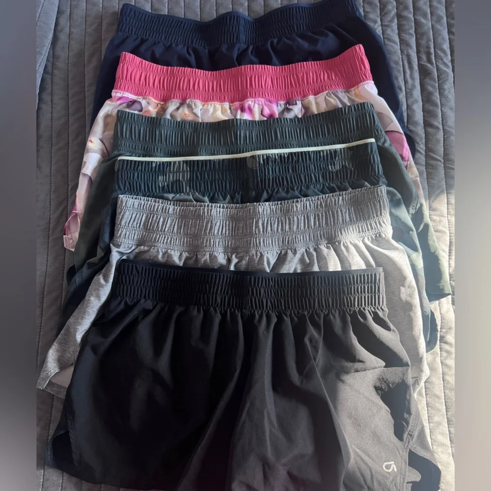 Women’s GAP athletic shorts - Picture 1 of 7